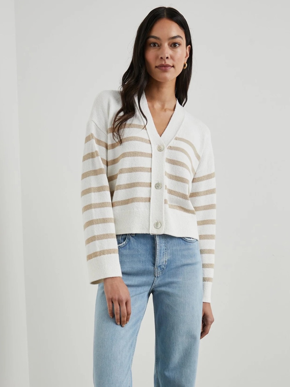Rails Geneva Cardigan Sand Stripe
White & Tan Striped Cropped V-Neck Cardigan